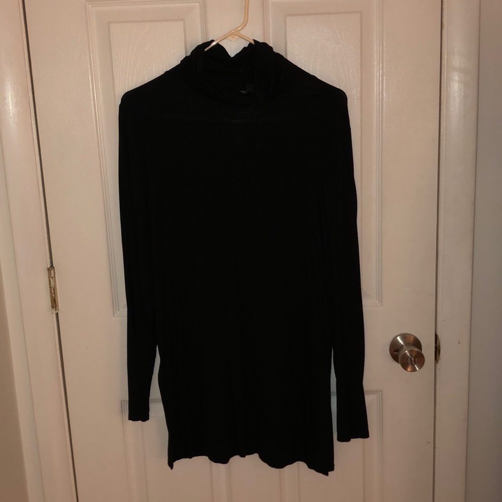 Black cable and gauge shirt